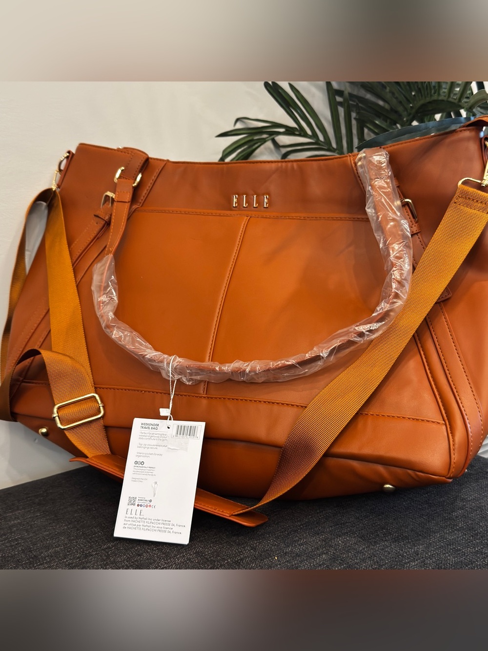 Elle Leisure Luxe 33L Vegan Leather Weekender Tote Bag - Picture 13 of 16